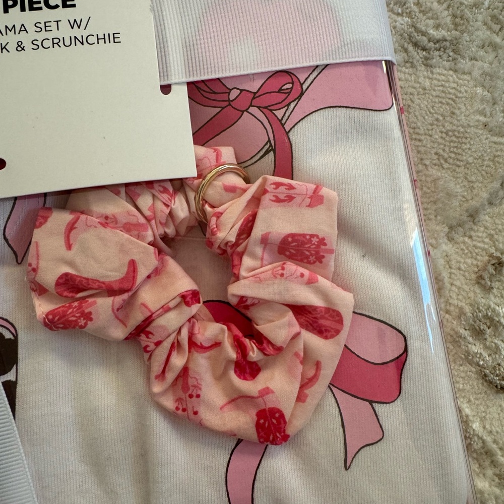 Cowboy style Pajama Set with Eyemask and Scrunchie Large NIB Pink & white colors - Picture 4 of 6